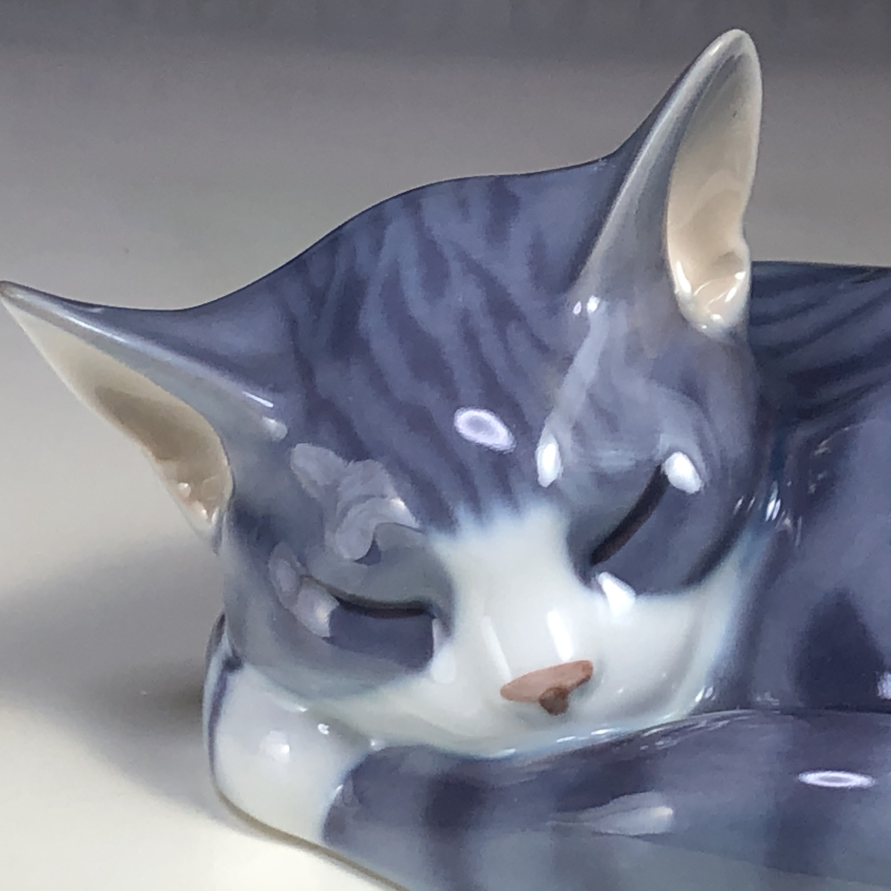 ロイヤルコペンハーゲン眠り猫フィギュリンフィギュア | 洋食器雑貨