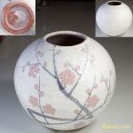 荘山白志野梅紋花瓶