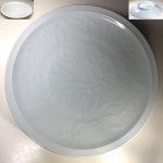青白磁陽刻一尺一寸半大皿